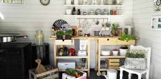 Praktické návody pro kutily: Jak postavit vlastní pergolu