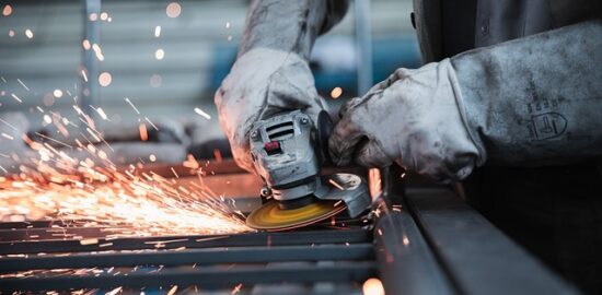 Výroba vlastního kompostéru: ekologické řešení pro váš domov