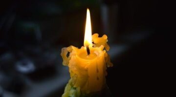 Jak udělat svíčku z včelího vosku – DIY