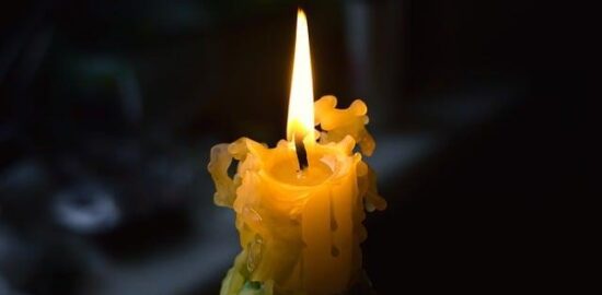 Jak udělat svíčku z včelího vosku – DIY