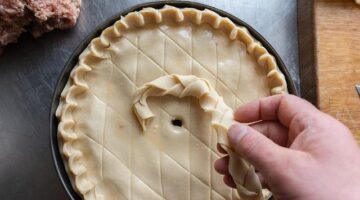 Ruční výroba dekorací z recyklovaných materiálů