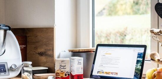 Jak si doma vyrobit vlastní pracovní stůl