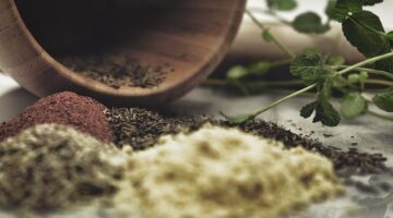 Jaké bylinky jsou vhodné do čaje?