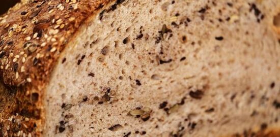 Výroba dřevěných polic krok za krokem